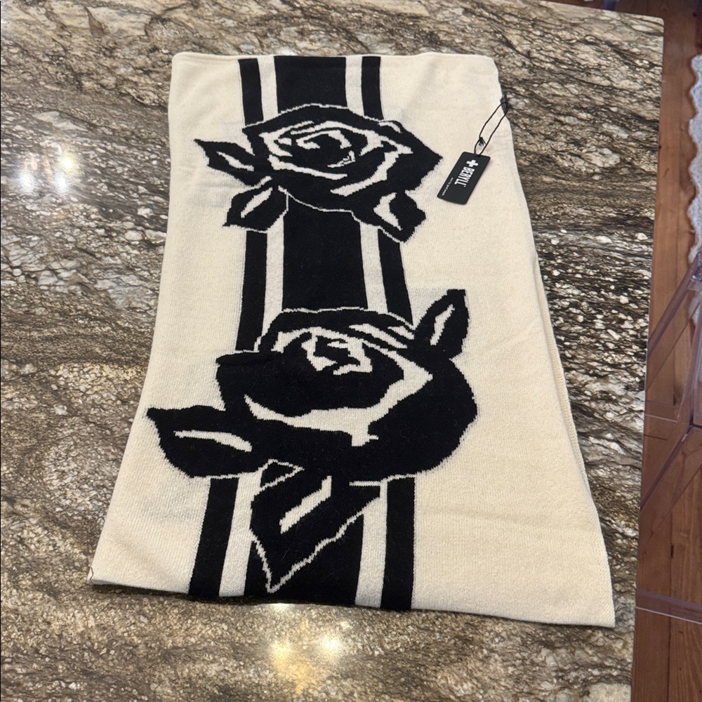 Beryll NWT Black and White Cashmere Wrap